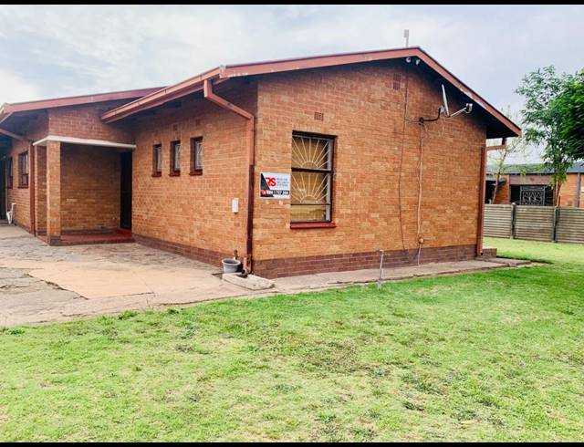 3 BEDROOM HOUSE FOR SALE IN VANDERBIJLPARK CE 3